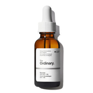 بطری شیشه‌ای قهوه‌ای ۳۰ میلی‌لیتری سرم لایه بردار مندلیک اسید ۱۰% + هیالورونیک اسید The Ordinary با درب قطره‌چکان سفید رنگ.